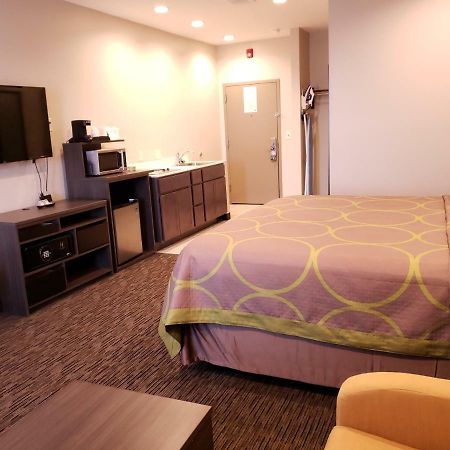 Super 8 By Wyndham St. Louis North Hotel Buitenkant foto