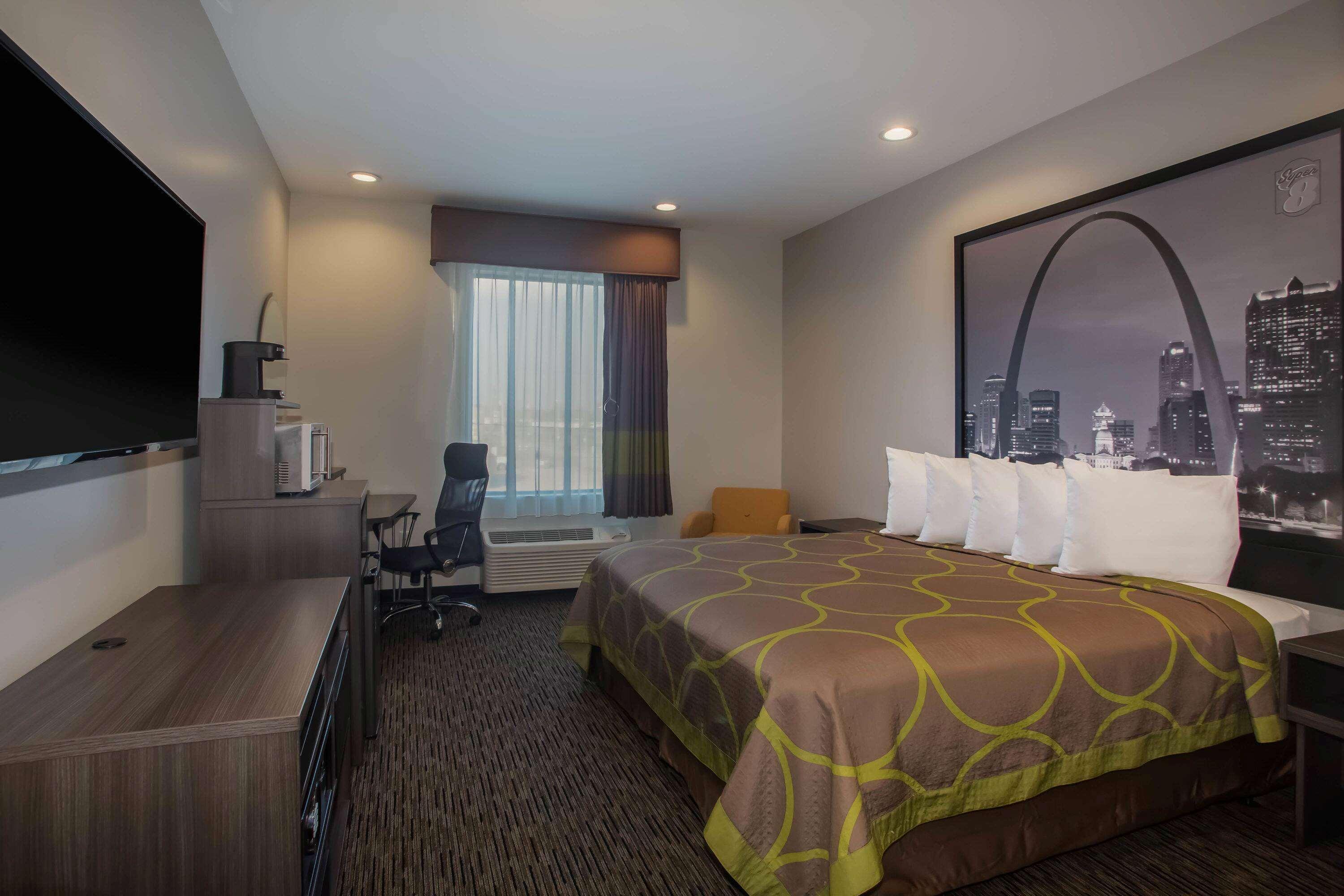 Super 8 By Wyndham St. Louis North Hotel Buitenkant foto