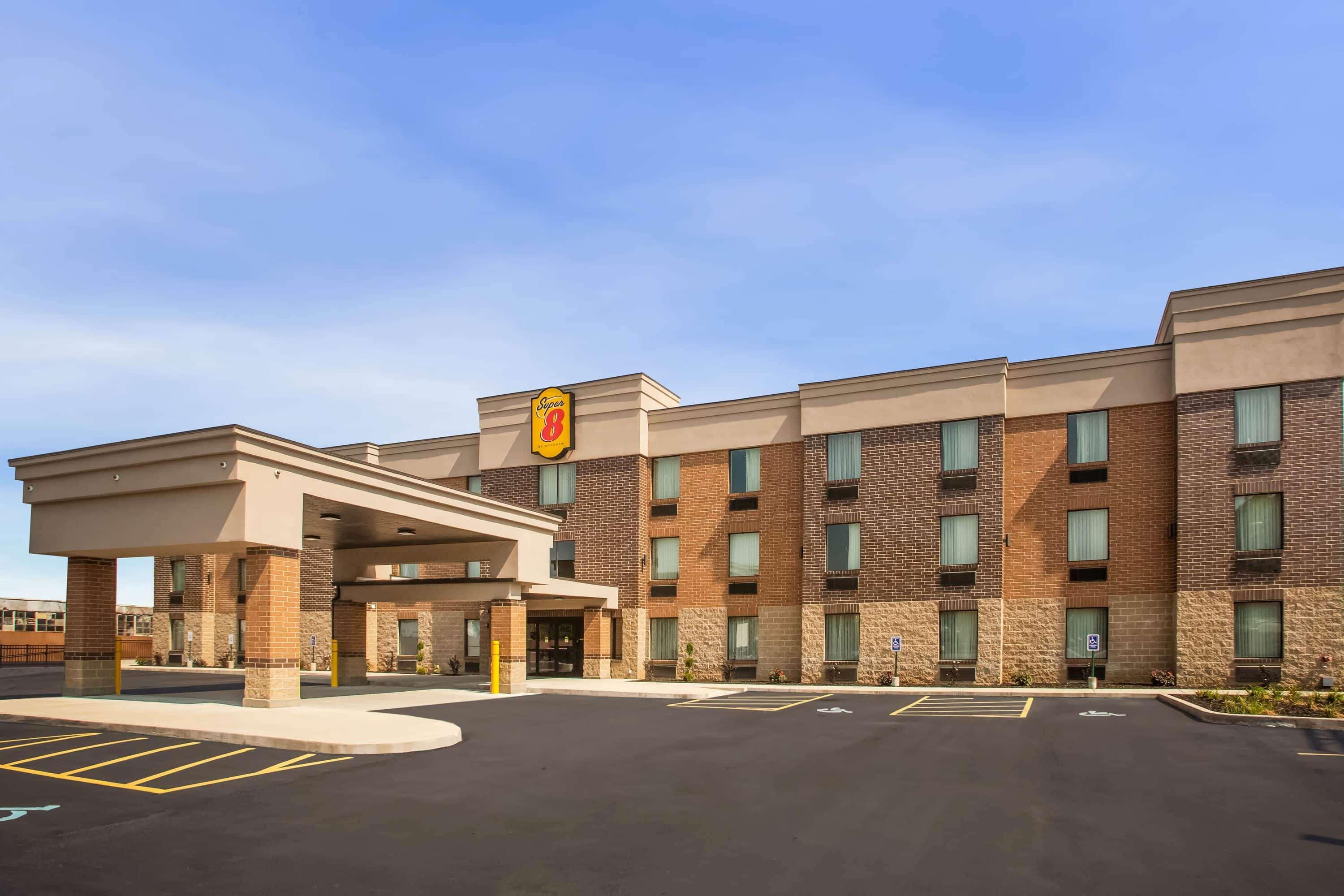 Super 8 By Wyndham St. Louis North Hotel Buitenkant foto