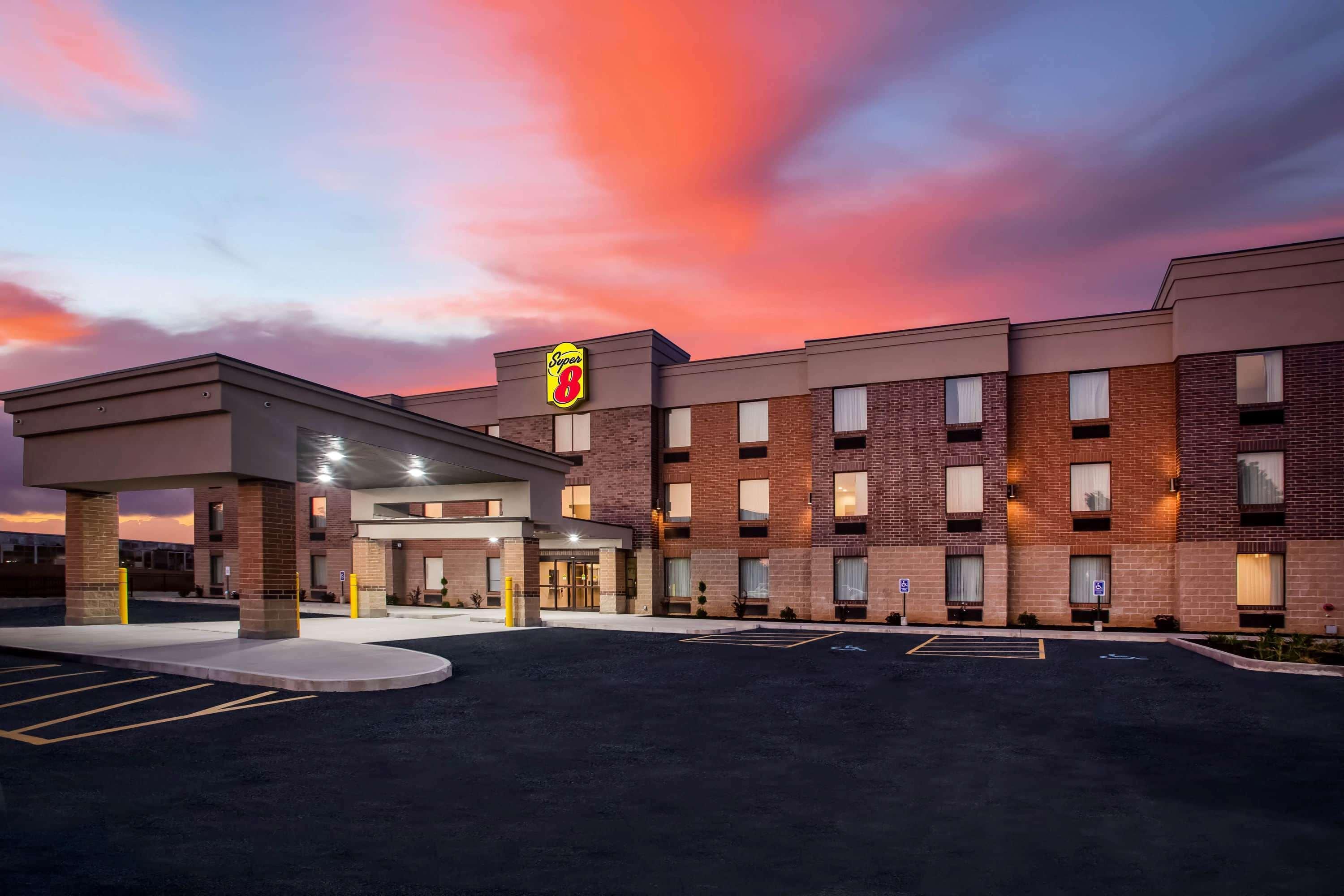 Super 8 By Wyndham St. Louis North Hotel Buitenkant foto