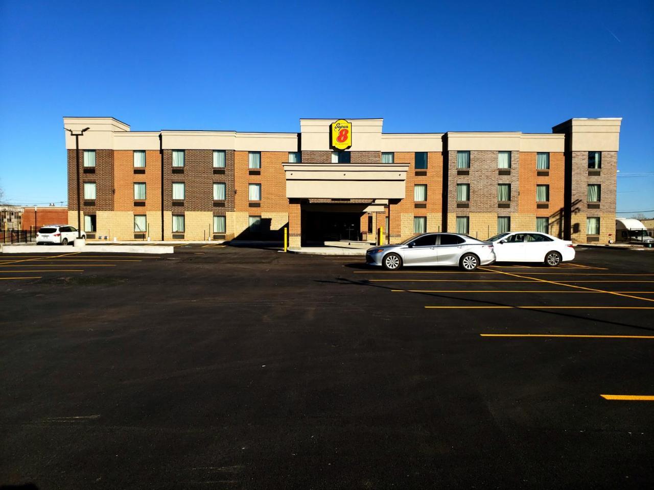 Super 8 By Wyndham St. Louis North Hotel Buitenkant foto