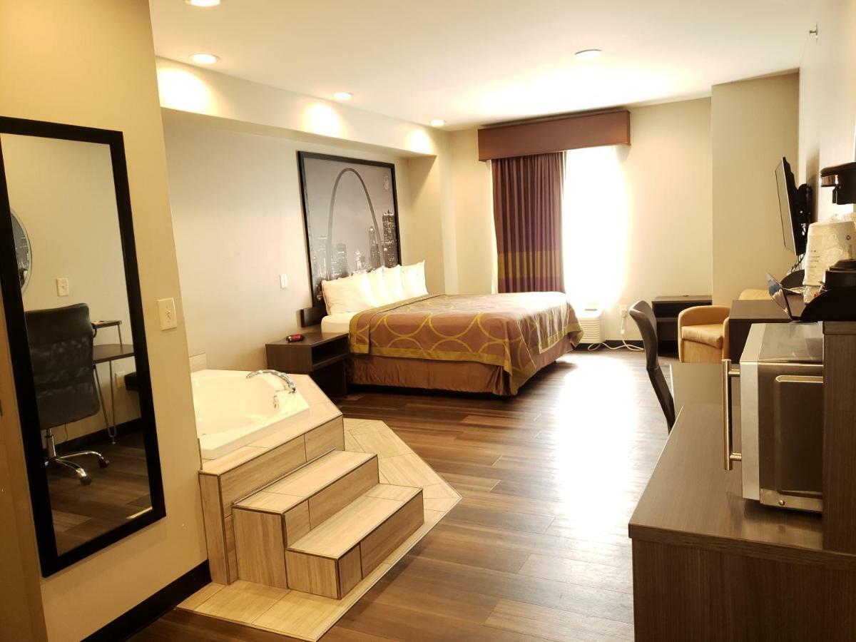 Super 8 By Wyndham St. Louis North Hotel Buitenkant foto