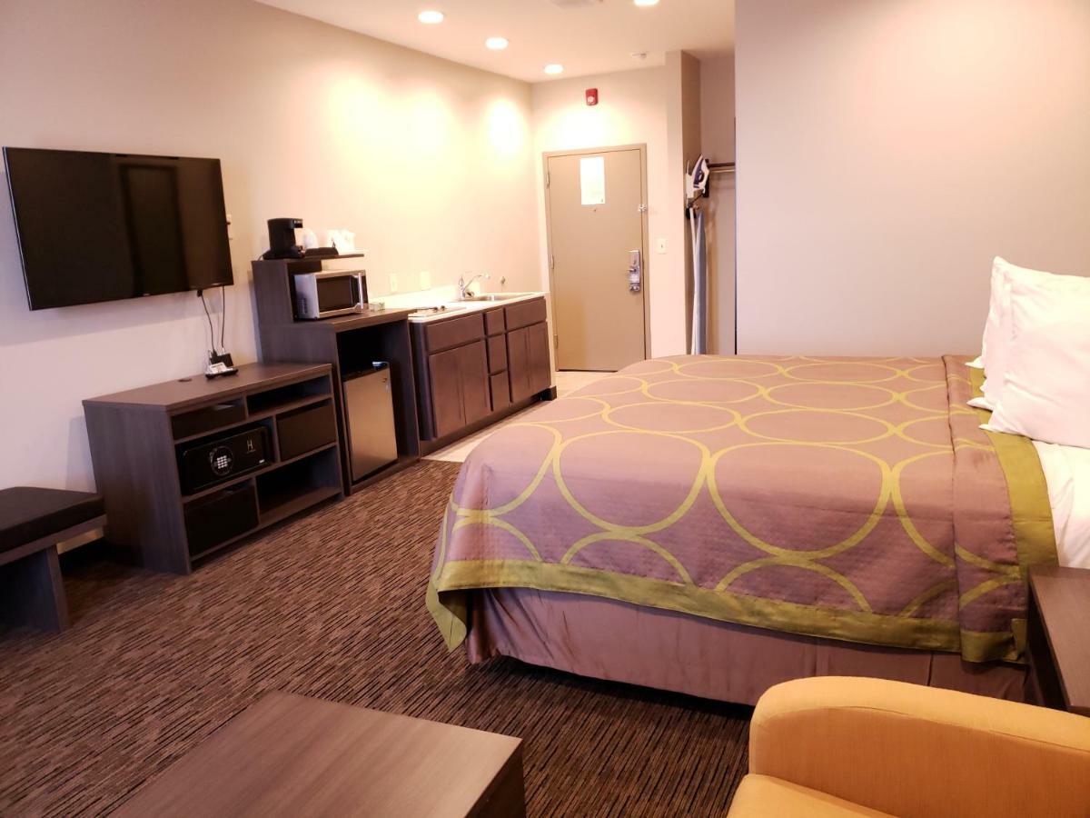 Super 8 By Wyndham St. Louis North Hotel Buitenkant foto