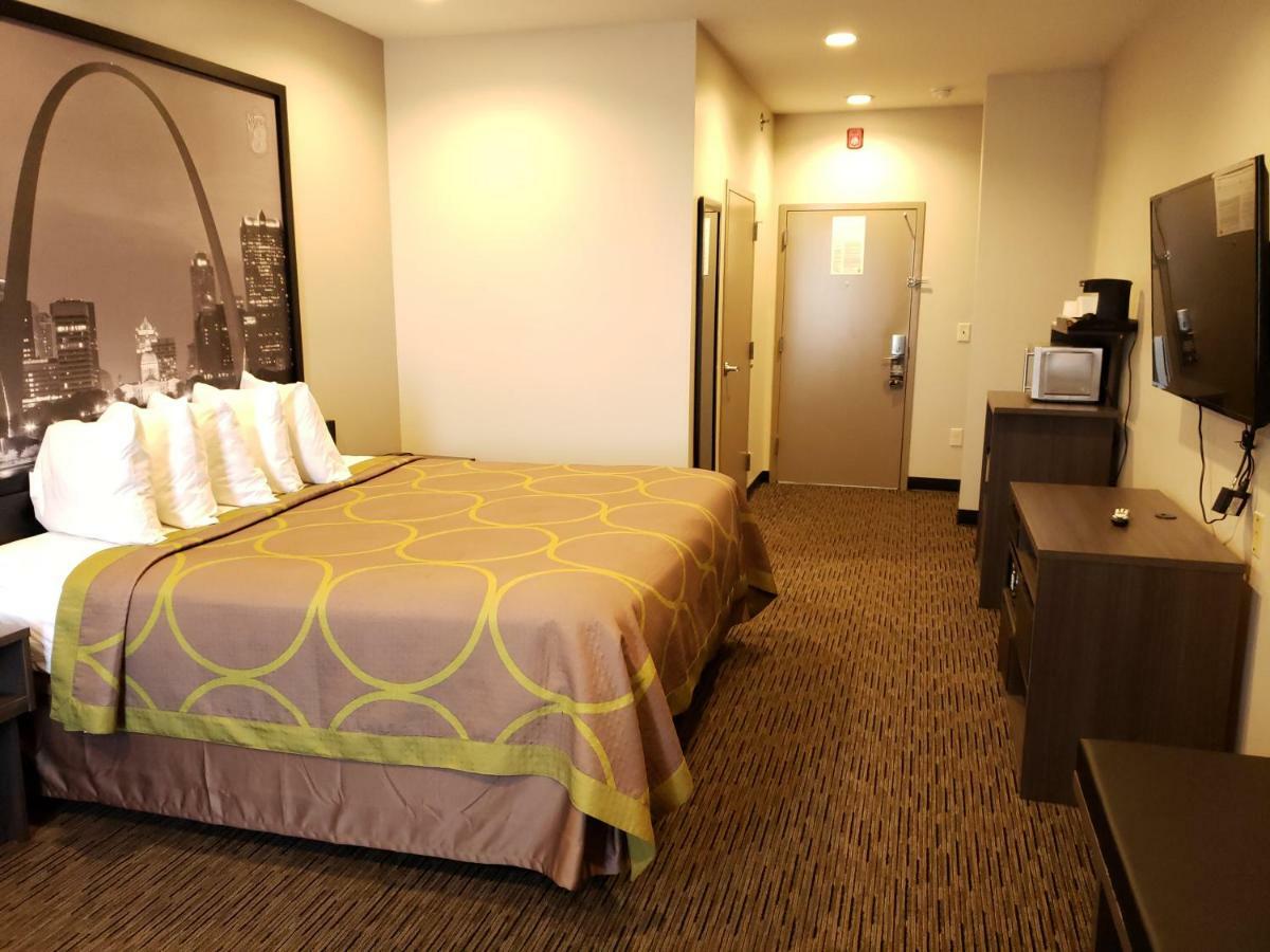 Super 8 By Wyndham St. Louis North Hotel Buitenkant foto