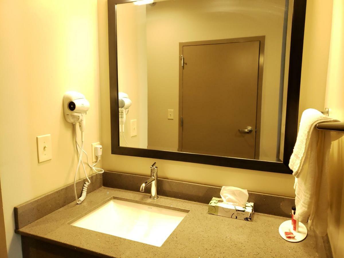 Super 8 By Wyndham St. Louis North Hotel Buitenkant foto