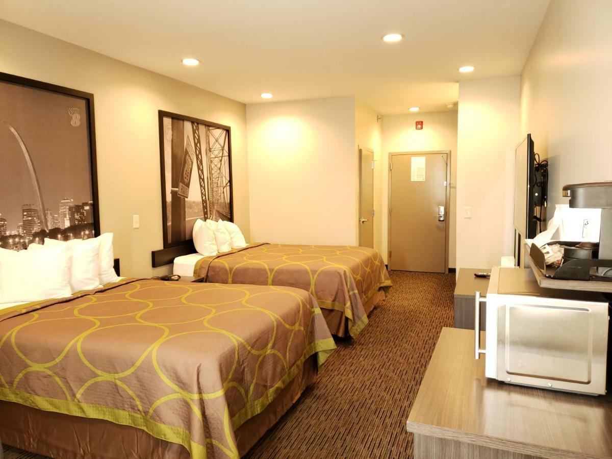 Super 8 By Wyndham St. Louis North Hotel Buitenkant foto