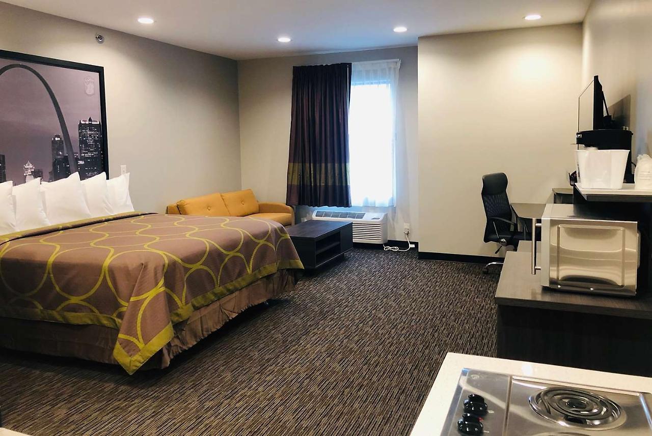 Super 8 By Wyndham St. Louis North Hotel Buitenkant foto