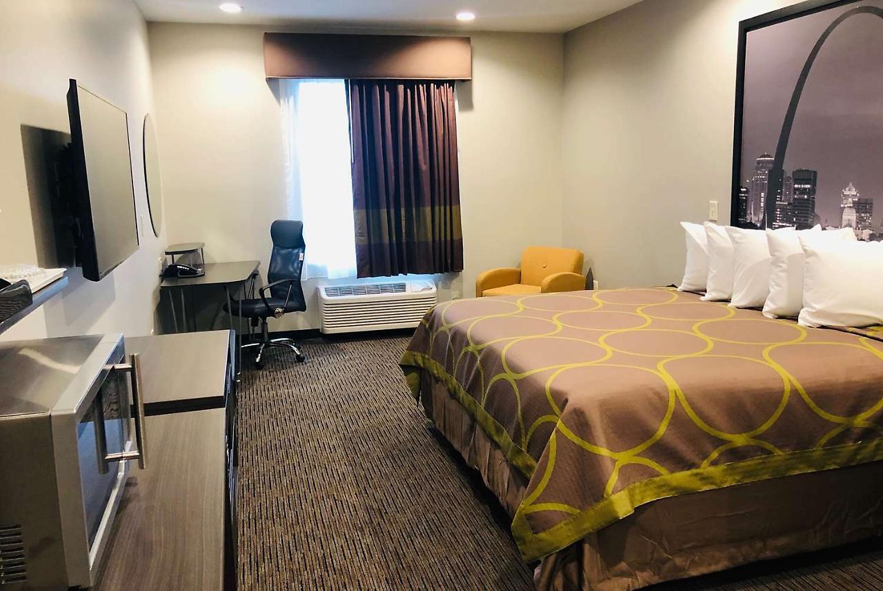 Super 8 By Wyndham St. Louis North Hotel Buitenkant foto